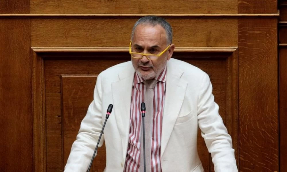 Με κορονοϊό βουλευτής του ΚΙΝΑΛ που είχε εμβολιαστεί πριν 2,5 μήνες